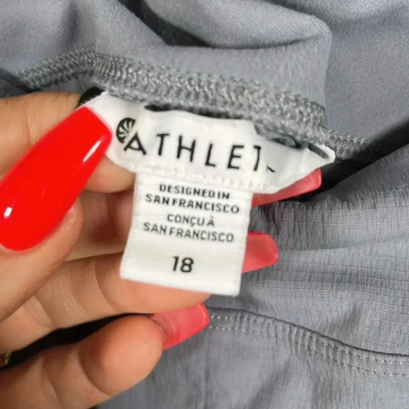 Athleta Trekkie North Mid Rise Shorts Gray Plus Size Outdoor Hiking Summer - Picture 3 of 6